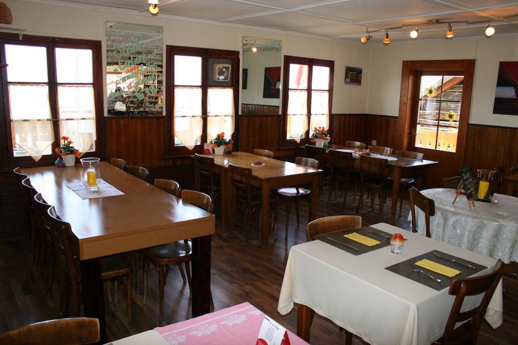 Cafe De La Poste